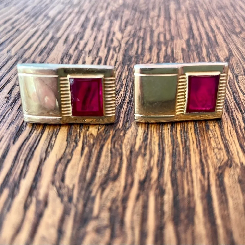 Anson Vintage Gold Tone Fuchsia Lucite Inset Tie Bar Cufflink Set Mid-Century